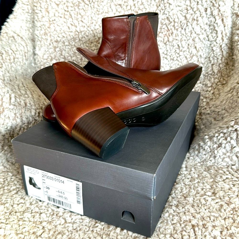Ecco leather boots with 1-1/2” heel